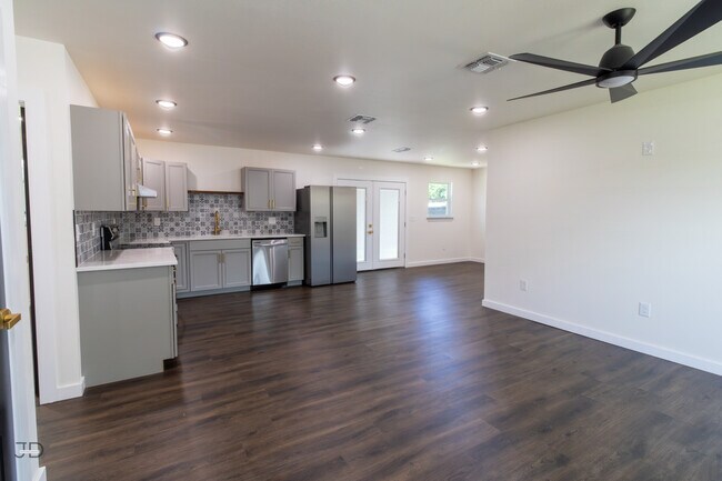 Foto del edificio - 1310 Eleanor St