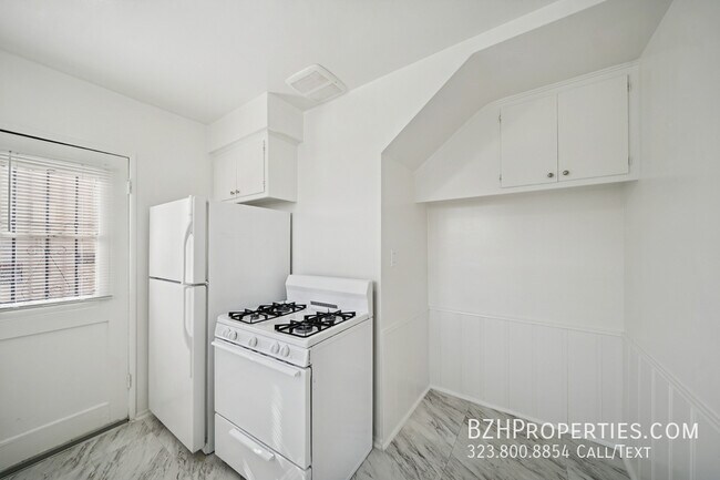 Foto del edificio - 5329 Vantage Ave