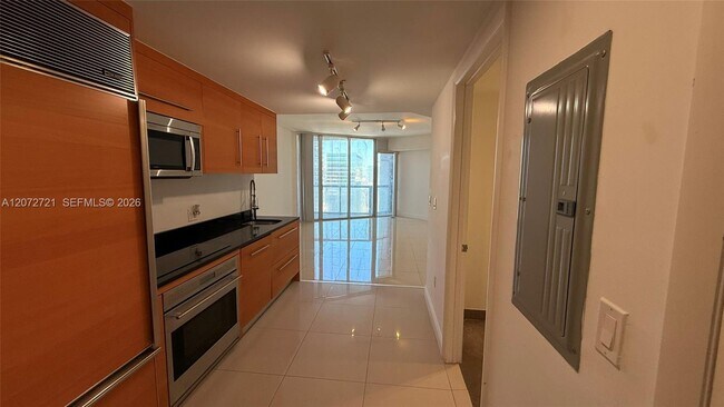 Foto del edificio - 475 Brickell Ave