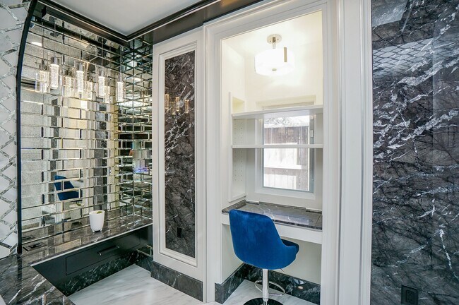 Foto del edificio - 5711 Sugar Hill Dr