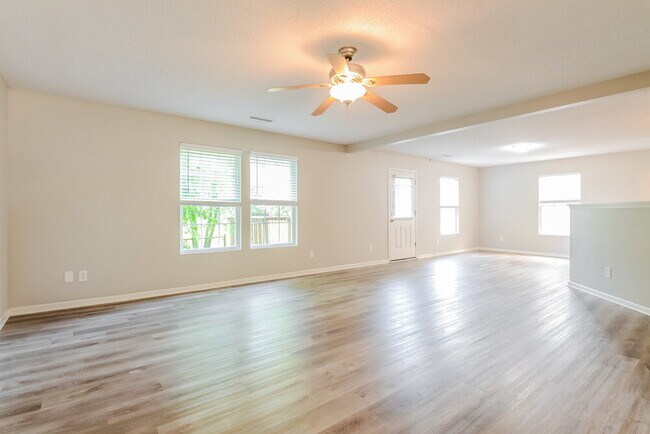 Foto del edificio - 738 Rosea Ct