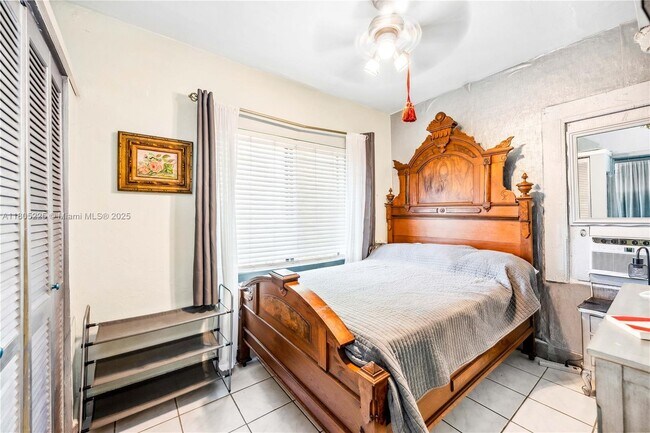 Foto del edificio - 1852 SW 9th St
