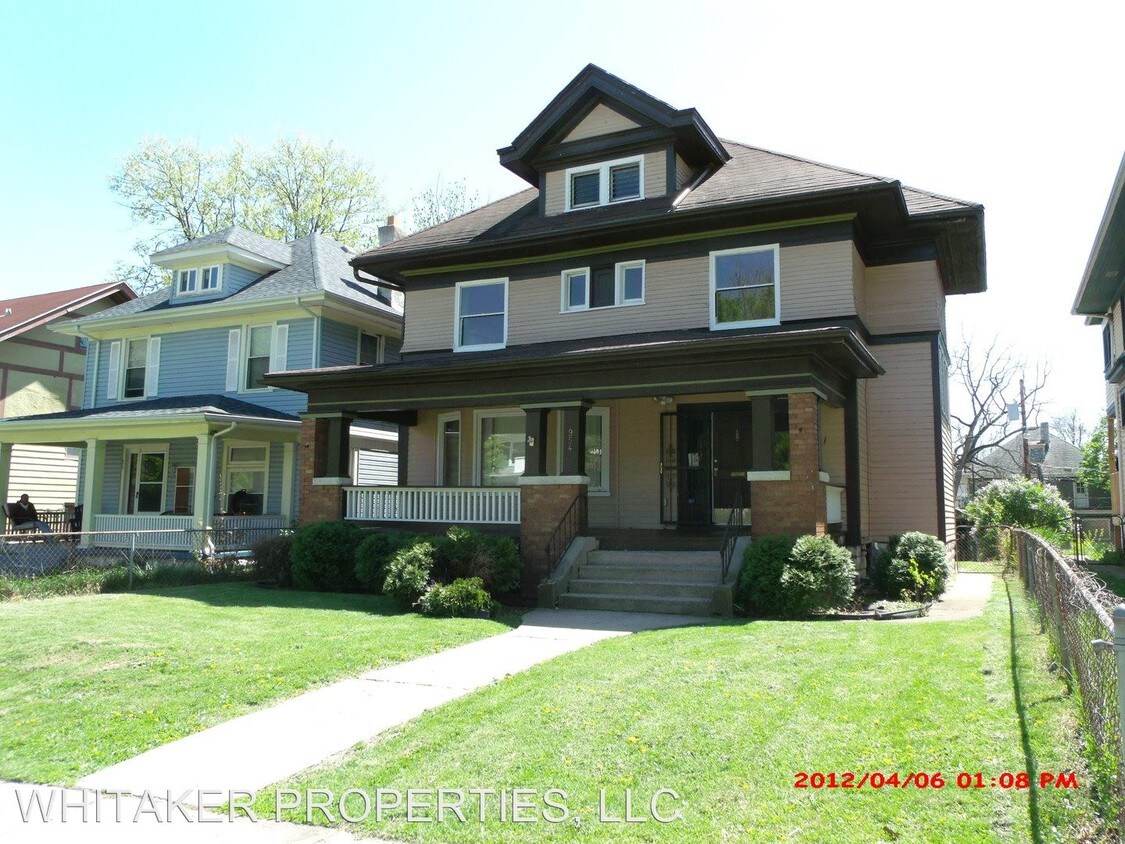 Primary Photo - 954 MANHATTAN Ave