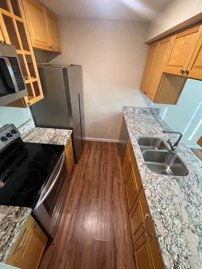 Building Photo - Gorgeous Updated Antioch Condo!
