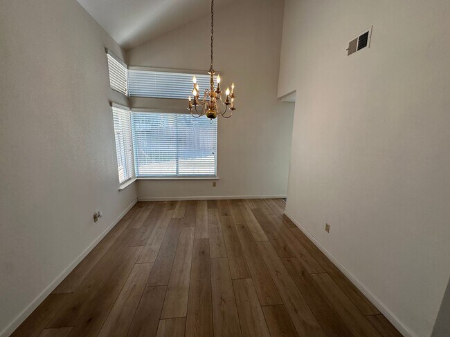 Foto del edificio - Beautiful 4 Bedroom, 2.5 Bath Tracy Home