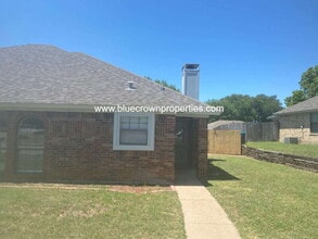Building Photo - 10301 Lone Pine Ln