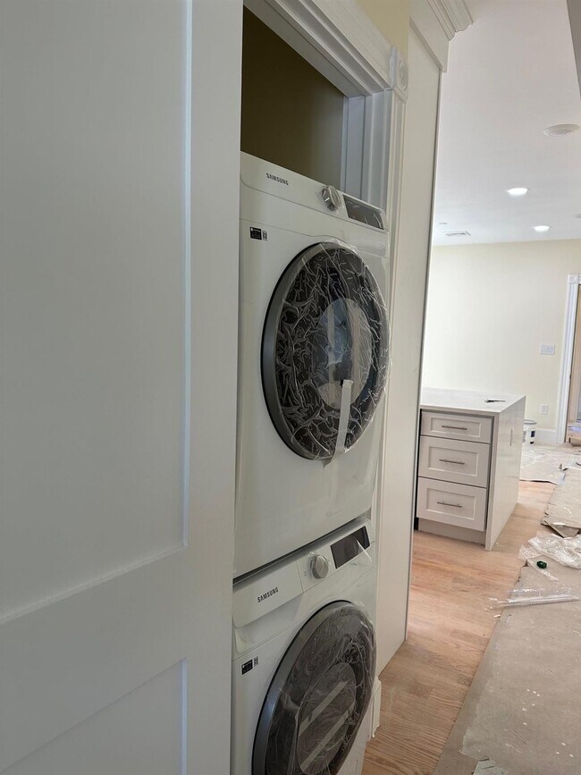 Foto del edificio - 32 Putnam Ave