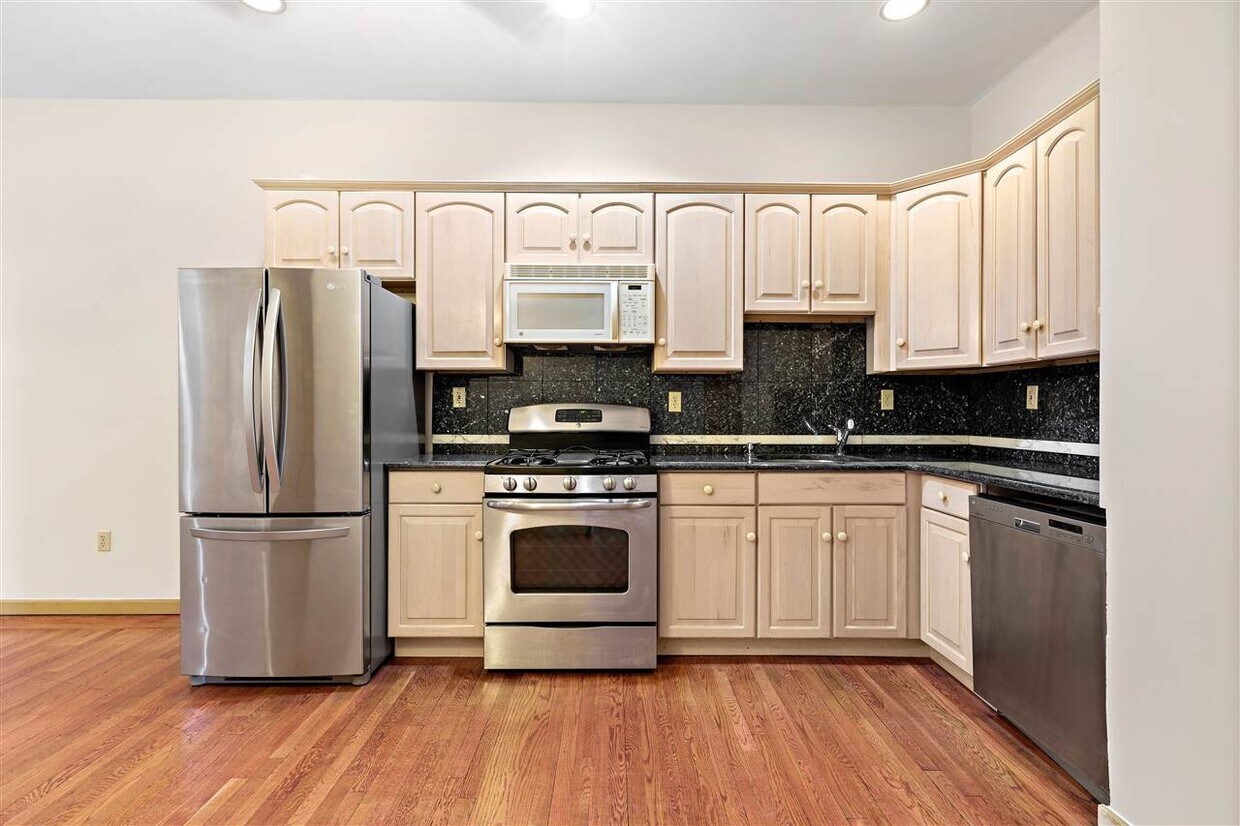 Primary Photo - 333 Washington St