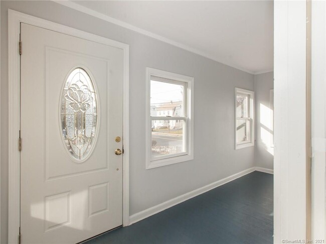 Foto del edificio - 236 Flax Hill Rd