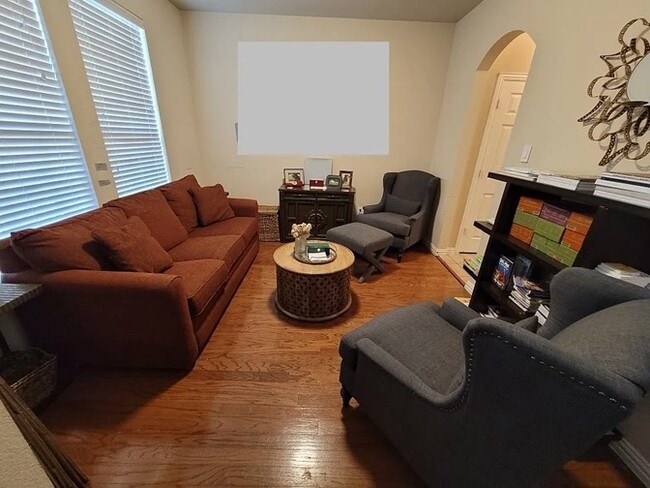 Building Photo - 10225 Ashburn Dr