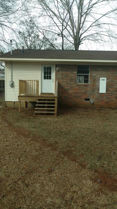 Building Photo - 303 Hillcrest Dr