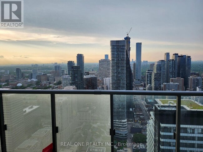 Building Photo - 15-PH15 Grenville St