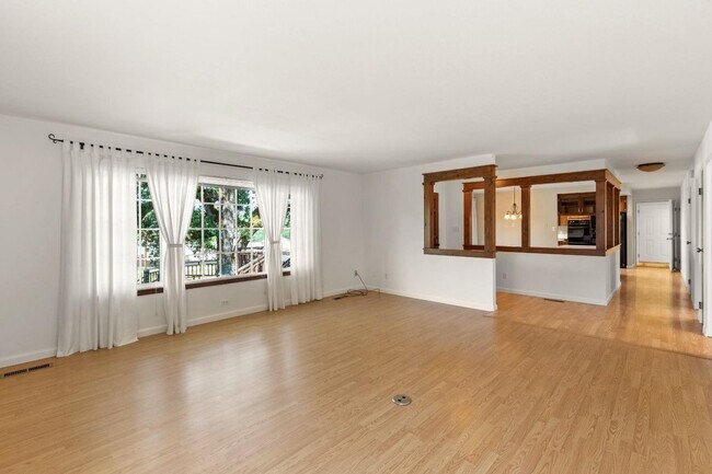 Foto del edificio - 21495 Armstrong Rd