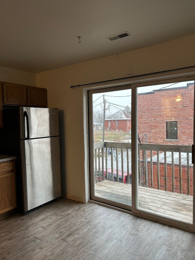 Building Photo - 107 N 1st St