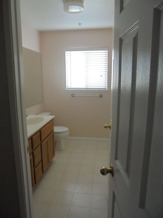 Building Photo - Southbridge Townhome
