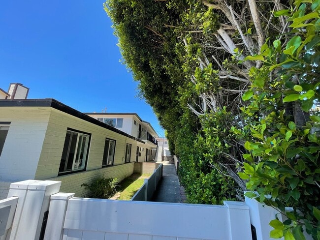Building Photo - Garnet Ave