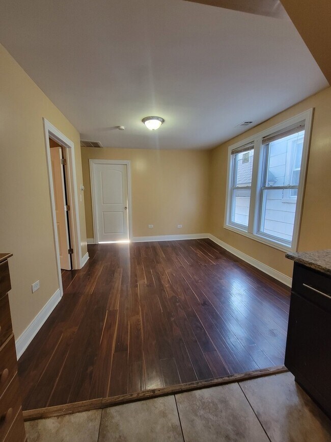 Building Photo - 1056 N Parkside Ave