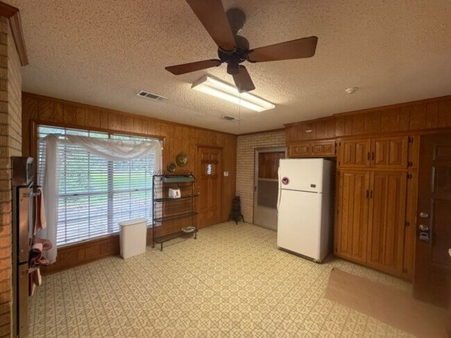 Foto del edificio - 10590 LA-77