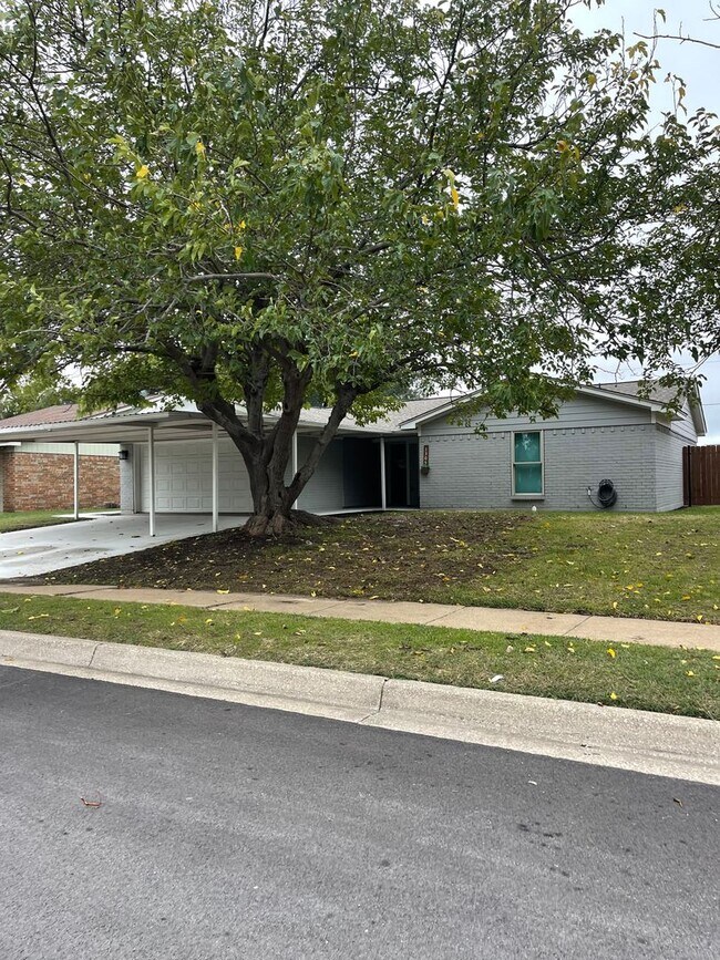 Building Photo - Charming Family Home in Saginaw, TX - 1305...