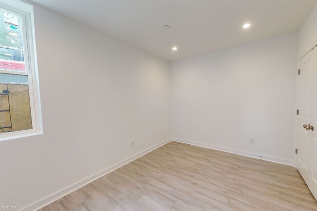 Building Photo - 2 br, 2 bath 4plex - 1528 N Marshall St Un...