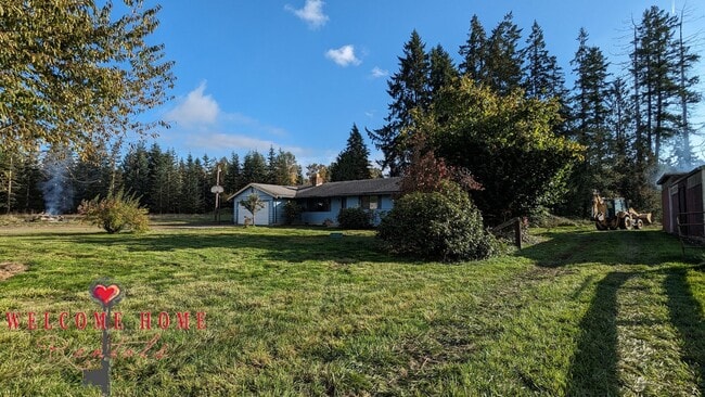 Building Photo - Huge 4-bedroom home with over 4 acres of l...