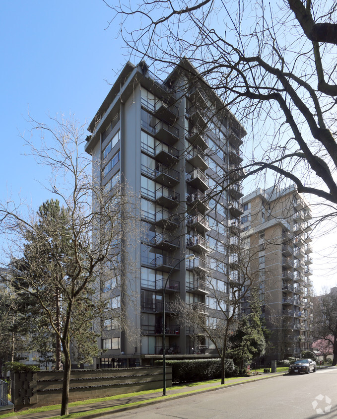 Photo du bâtiment - Knightsbridge Apartments