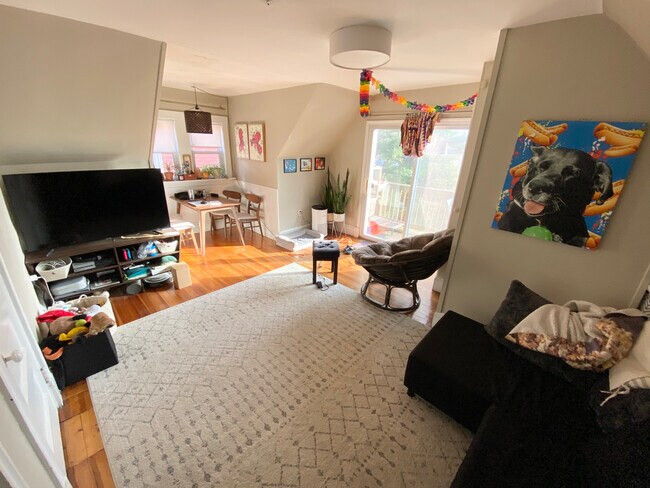 Building Photo - 8 Aberdeen Rd