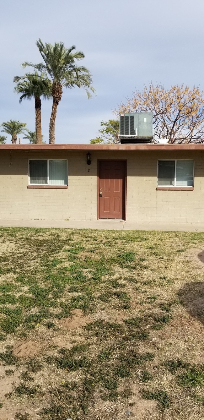 Building Photo - 2BD 1 BA Single level unit