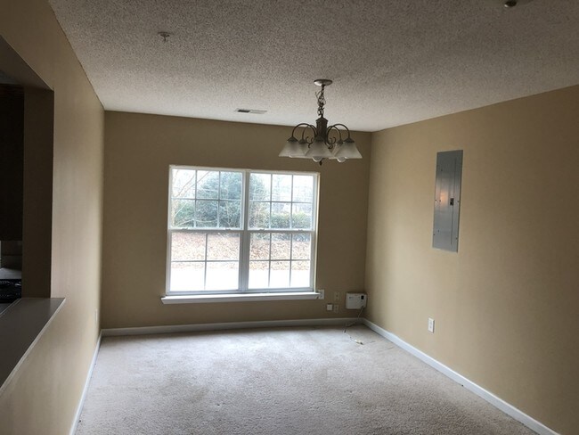 Building Photo - Beautifully Updated Town Home!