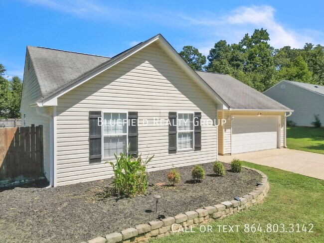 Foto del edificio - 106 Pine Needle Rd