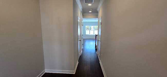 Foto del edificio - 8104 Side Spg Ter