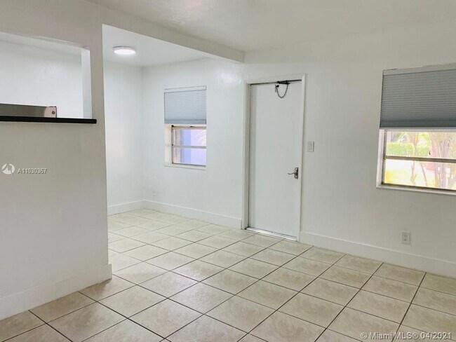 Foto del edificio - 1027 NE 8th Ave