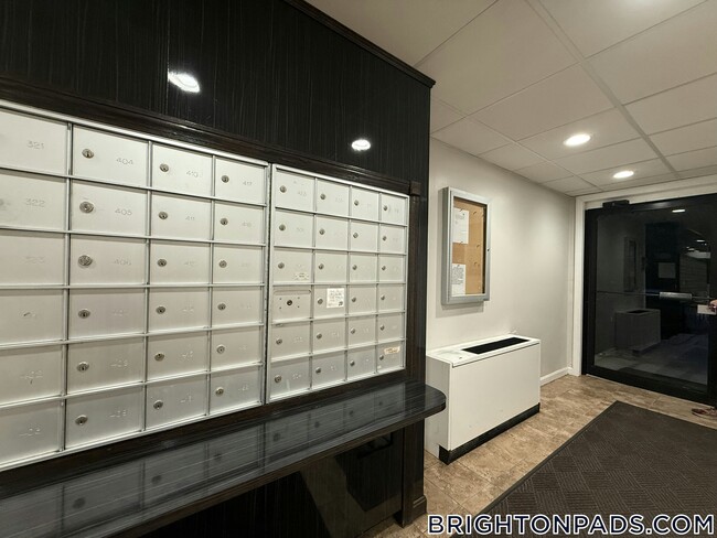 Building Photo - 50 Broadlawn Park