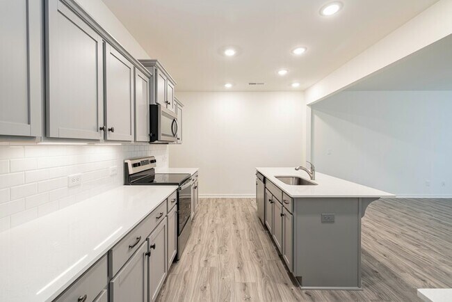 Building Photo - 121 Gaelic Dr