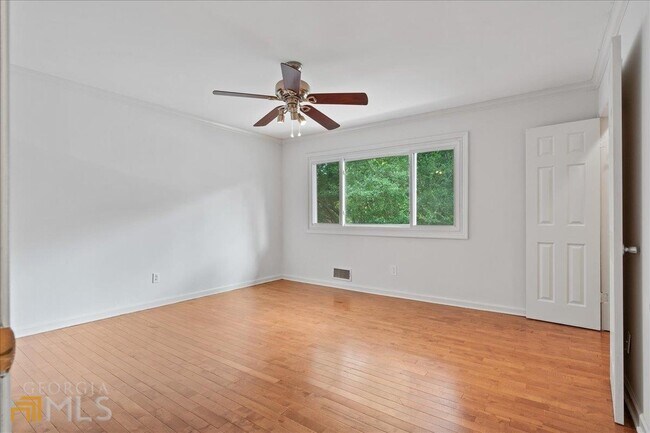 Building Photo - 100 Biscayne Dr NW