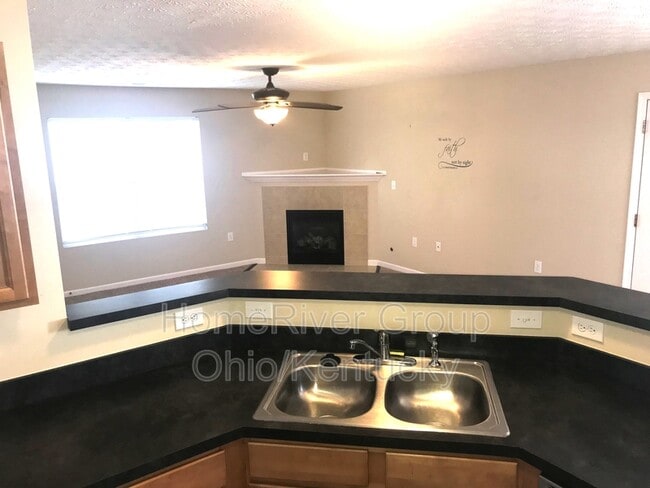 Building Photo - 5679 Marshfield Dr