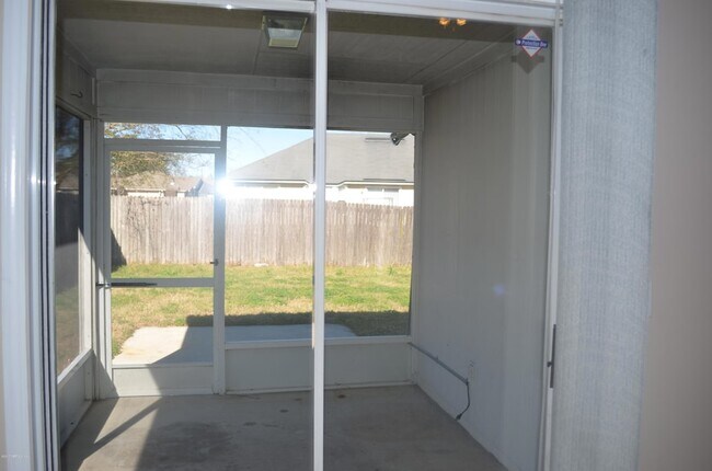 Foto del edificio - 4304 Hanging Moss Dr