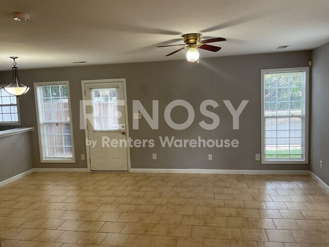 Building Photo - Beautiful 2 bed, 2.5 bath Townhome in Kingstree!