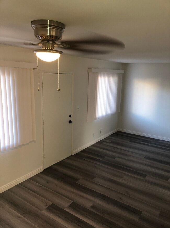 Foto del edificio - 2734 James M Wood Blvd