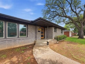 Building Photo - 2137 Lenamon Dr
