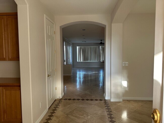 Building Photo - Red Rock Country Club~Single Story~3 Bedro...