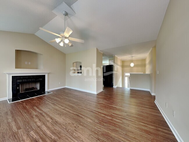 Foto del edificio - 140 Haven Grove Trl