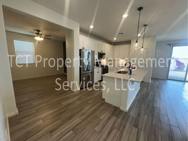 Building Photo - Move In Ready Home in The Parks