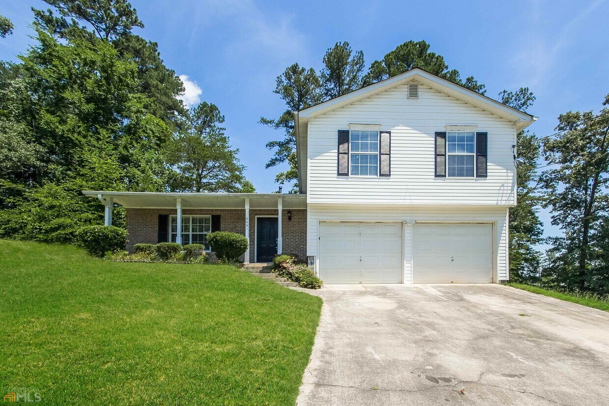 6661 Rebecca Lou Ln, Lithonia, GA 30058 House Rental in Lithonia, GA