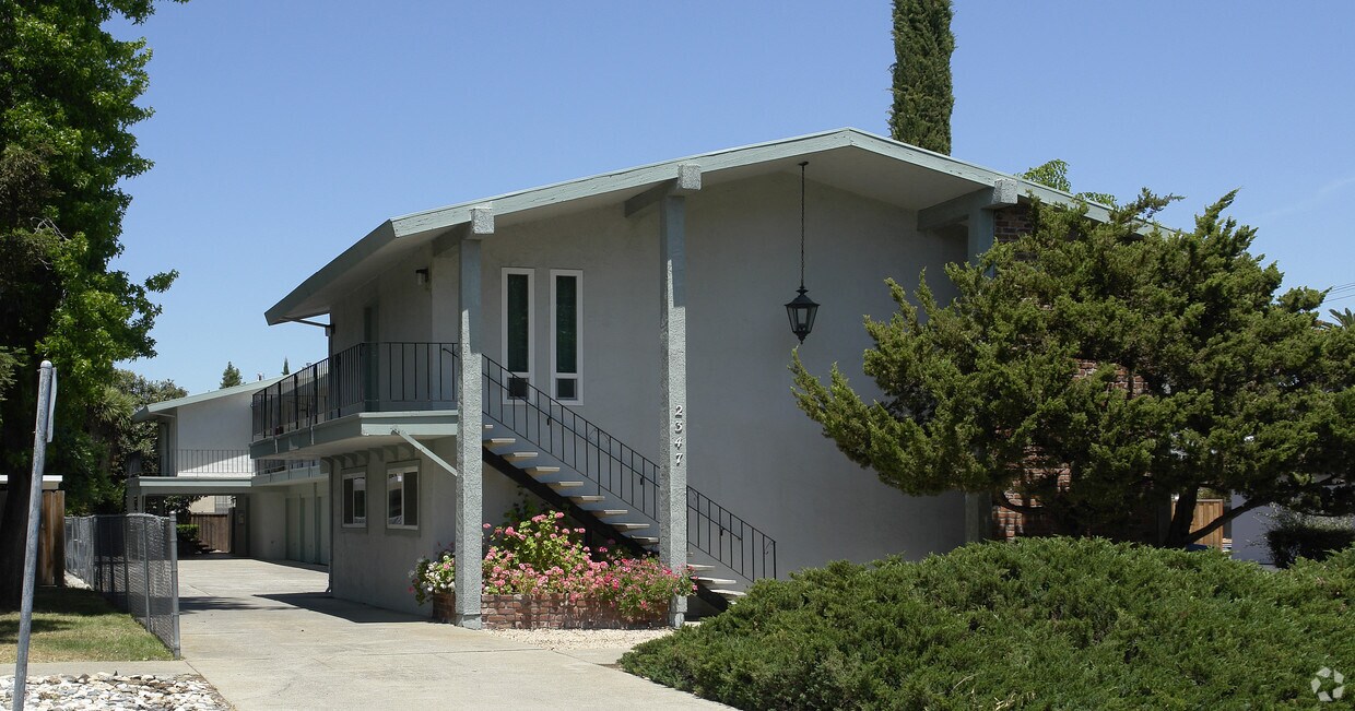 Primary Photo - 2347 Pacheco St