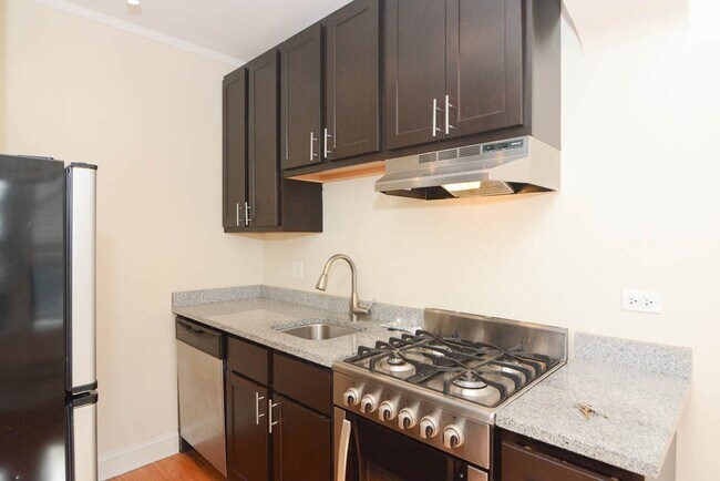 Building Photo - 4742 N Hermitage Ave