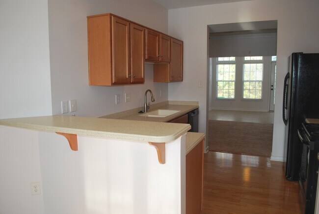 Foto del edificio - -- AVAILABLE SOON!  SPACIOUS 3 BED 2.5 BAT...