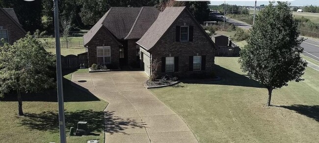 Photo - 763 Fairway Pointe Cove W House