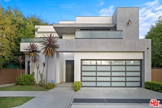 Building Photo - 926 N Crescent Heights Blvd