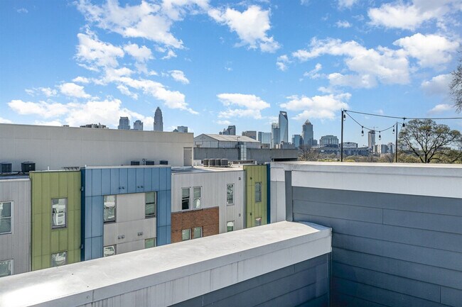 Foto del edificio - 1659 Duckworth Ave